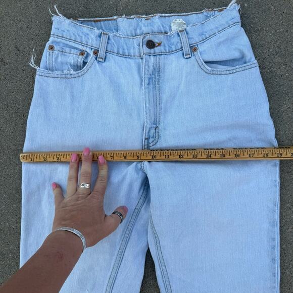 90s Levi’s 550 Relaxed Fit Tapered Leg Ladies 10 REG Light Blue Jeans worn in - Picture 8 of 10